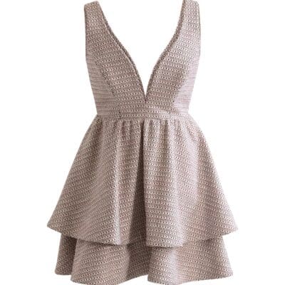 Rosa farbenes kurzes Kleid mit Ausschnitt Winter Sommer Frühling Herbst