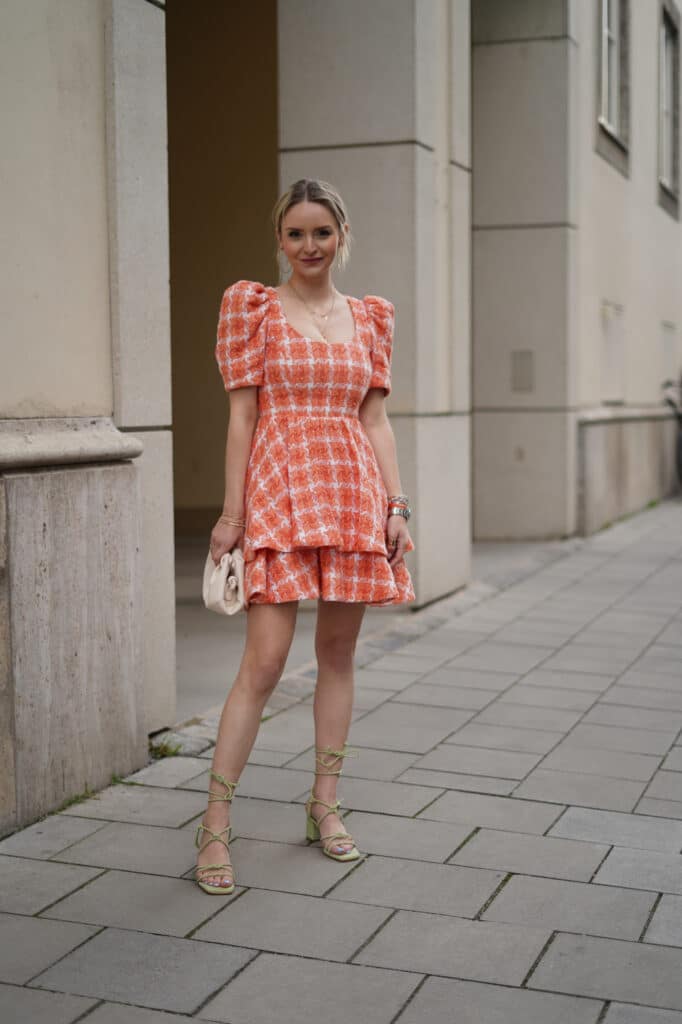 Orange farbenes kurzes Kleid Winter Sommer Frühling Hochzeitsgast