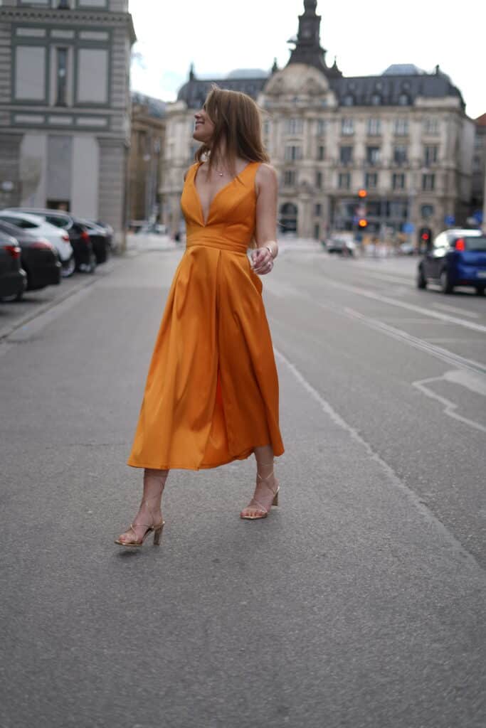 Orange farbenes langes Kleid Sommer Hochzeitsgast